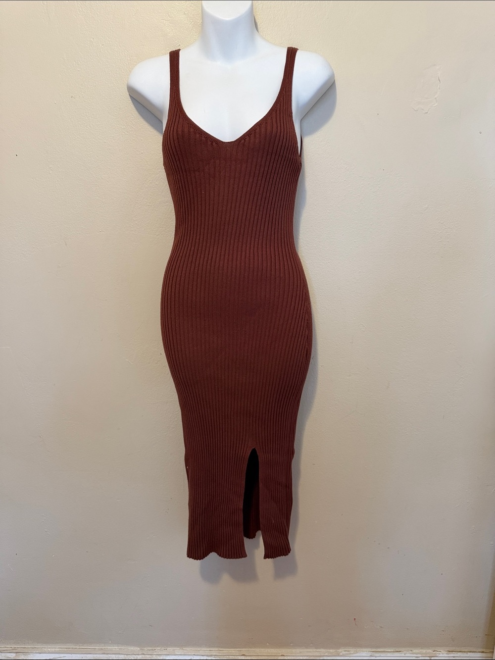 Abercrombie & Fitch Rust-Brown Ribbed V‑Neck Midi Dress